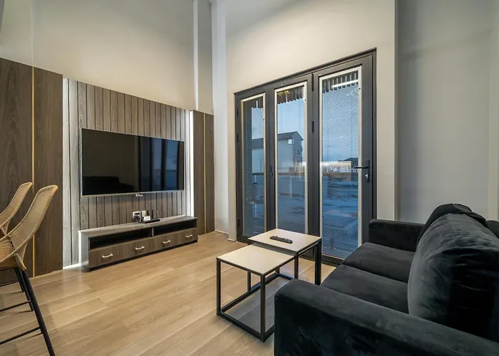 Aster - Stylish Loft With Rooftop Pool & Sauna アパート チャングー