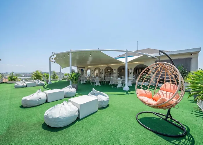 Aster - Stylish Loft With Rooftop Pool & Sauna チャングー