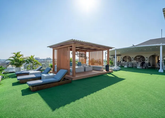 Aster - Stylish Loft With Rooftop Pool & Sauna チャングー