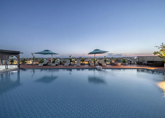 アパート Aster - Stylish Loft With Rooftop Pool & Sauna チャングー